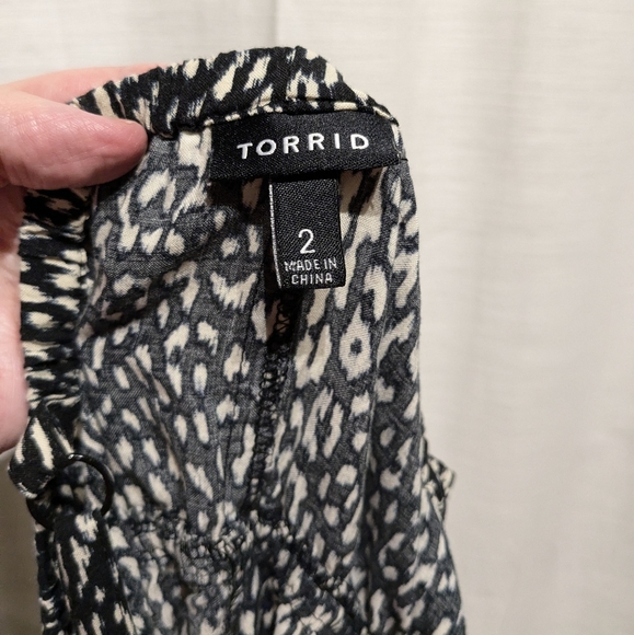 Torrid Sun Dress Size 2 EUC - Picture 2 of 6